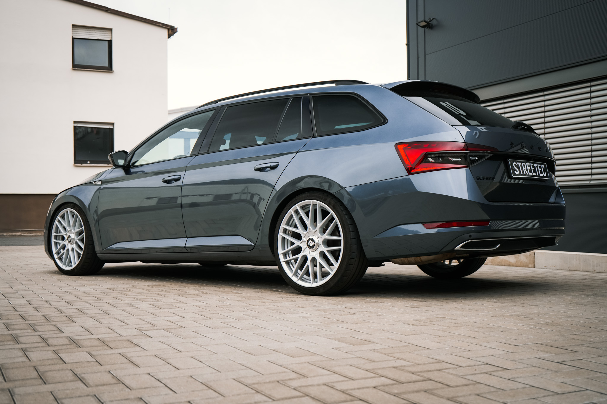 Skoda Superb Combi 3Y Eibach + Rotiform - Projekt Bild
