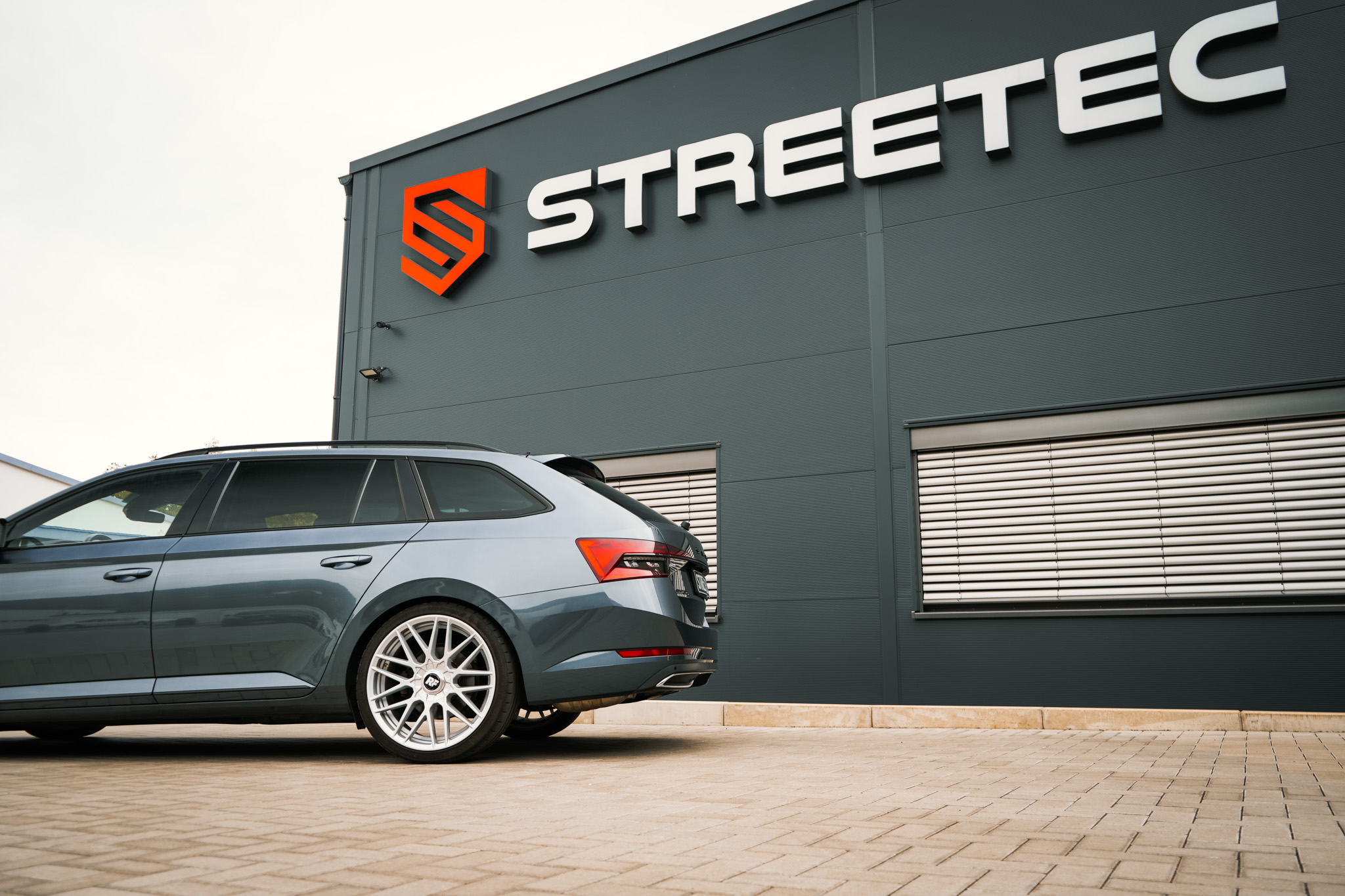 Skoda Superb Combi 3Y Eibach + Rotiform - Projekt Bild
