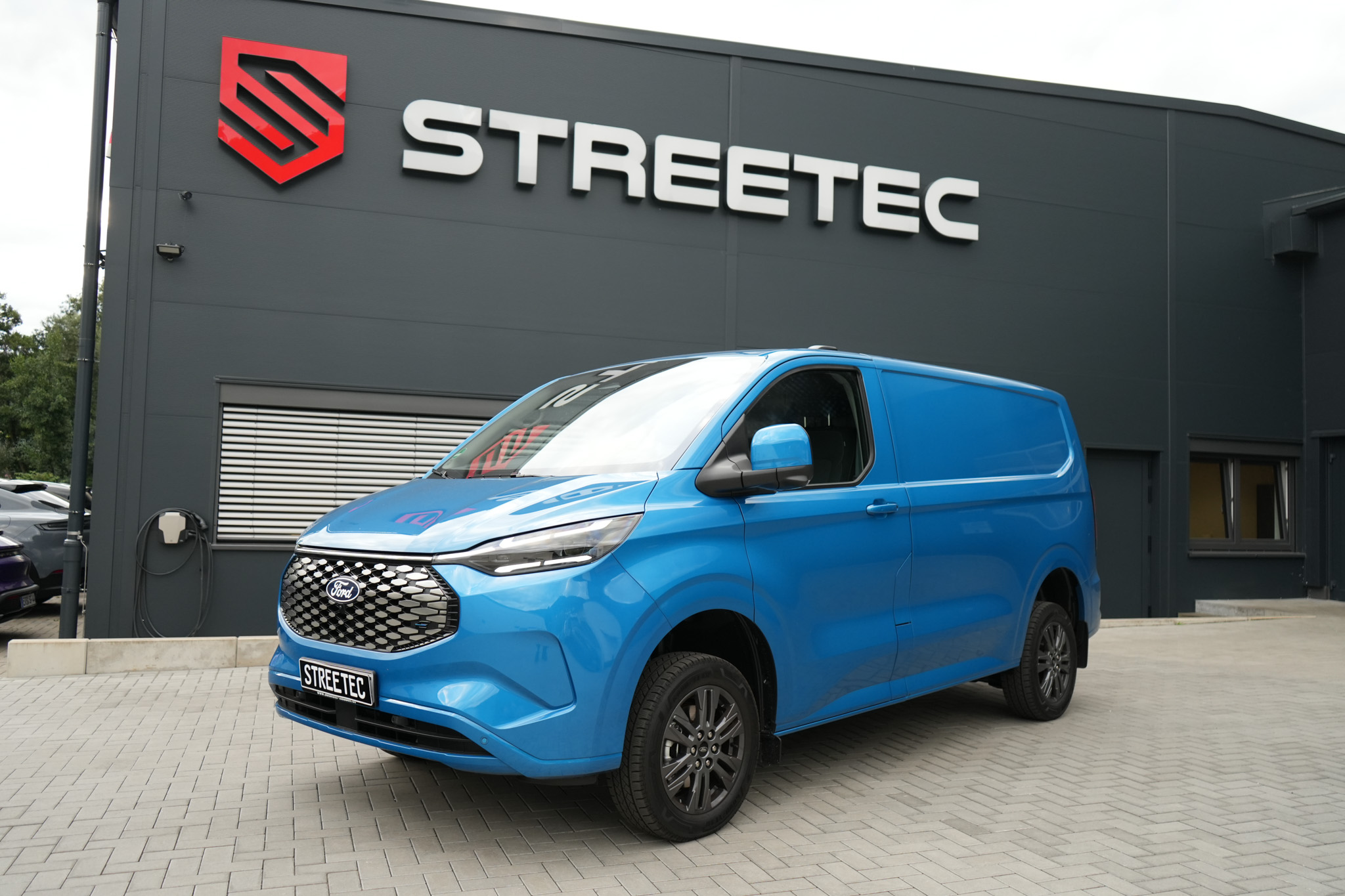 Ford Transit V710 e-Transit blue - Projekt Bild