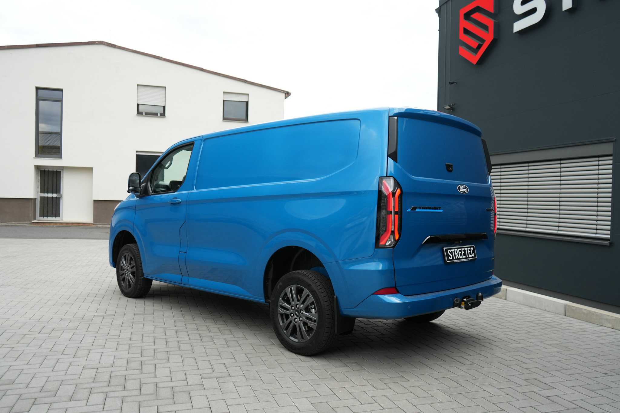Ford Transit V710 e-Transit blue - Projekt Bild