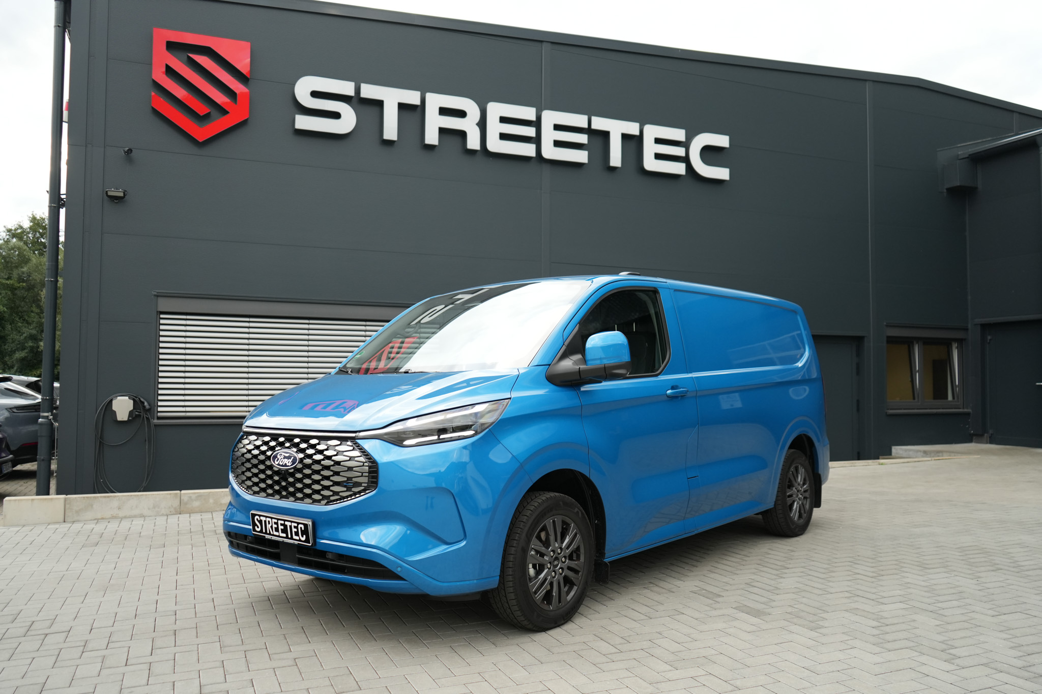 Ford Transit V710 e-Transit blue - Projekt Bild