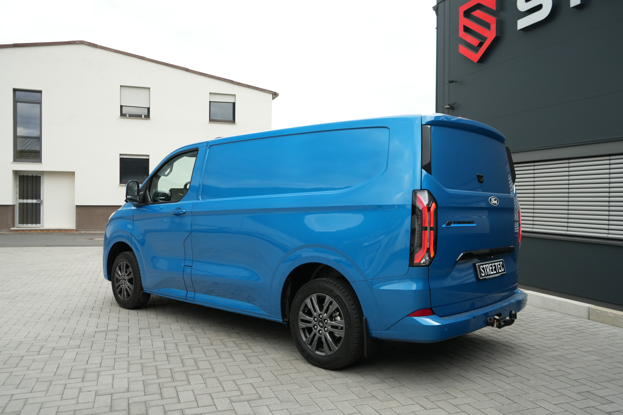 Ford Transit V710 e-Transit blue - Projekt Bild