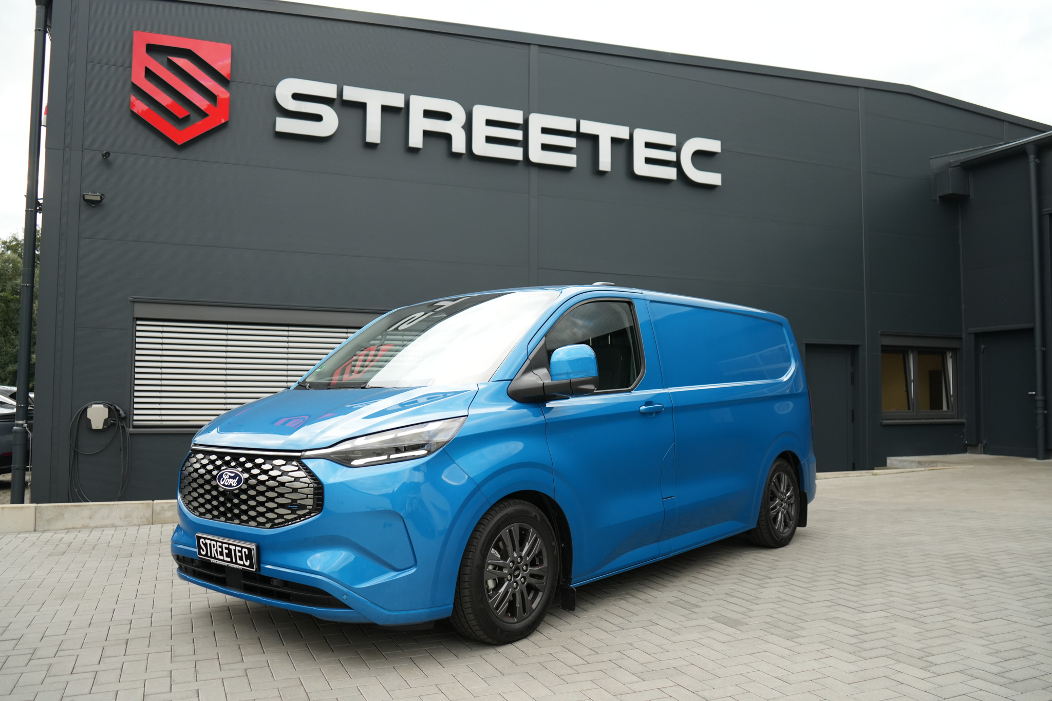 Ford Transit V710 e-Transit blue - Projekt Bild