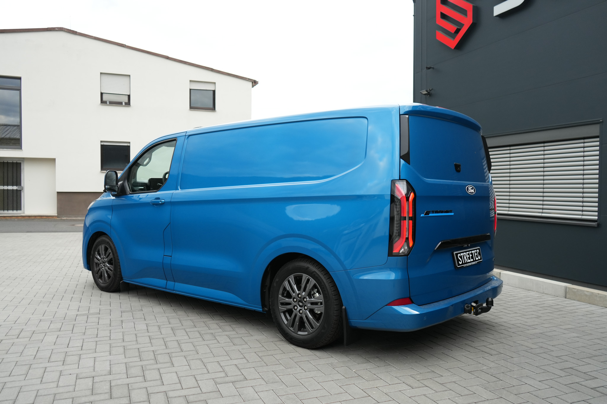 Ford Transit V710 e-Transit blue - Projekt Bild