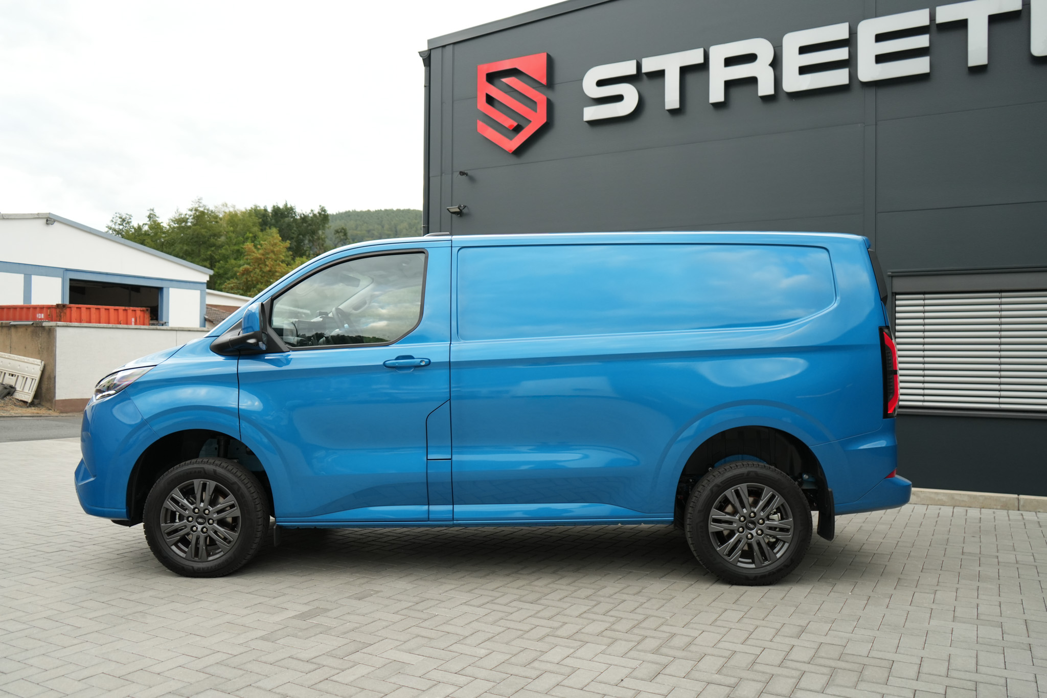 Ford Transit V710 e-Transit blue - Projekt Bild