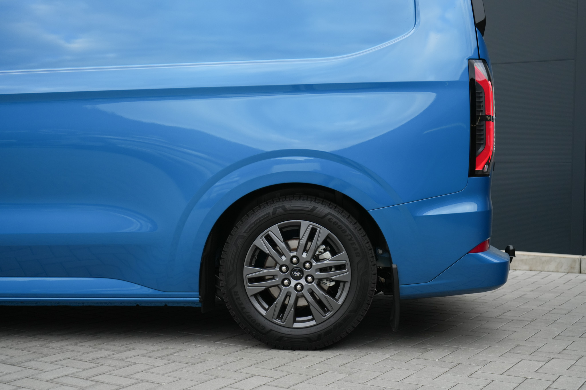 Ford Transit V710 e-Transit blue - Projekt Bild
