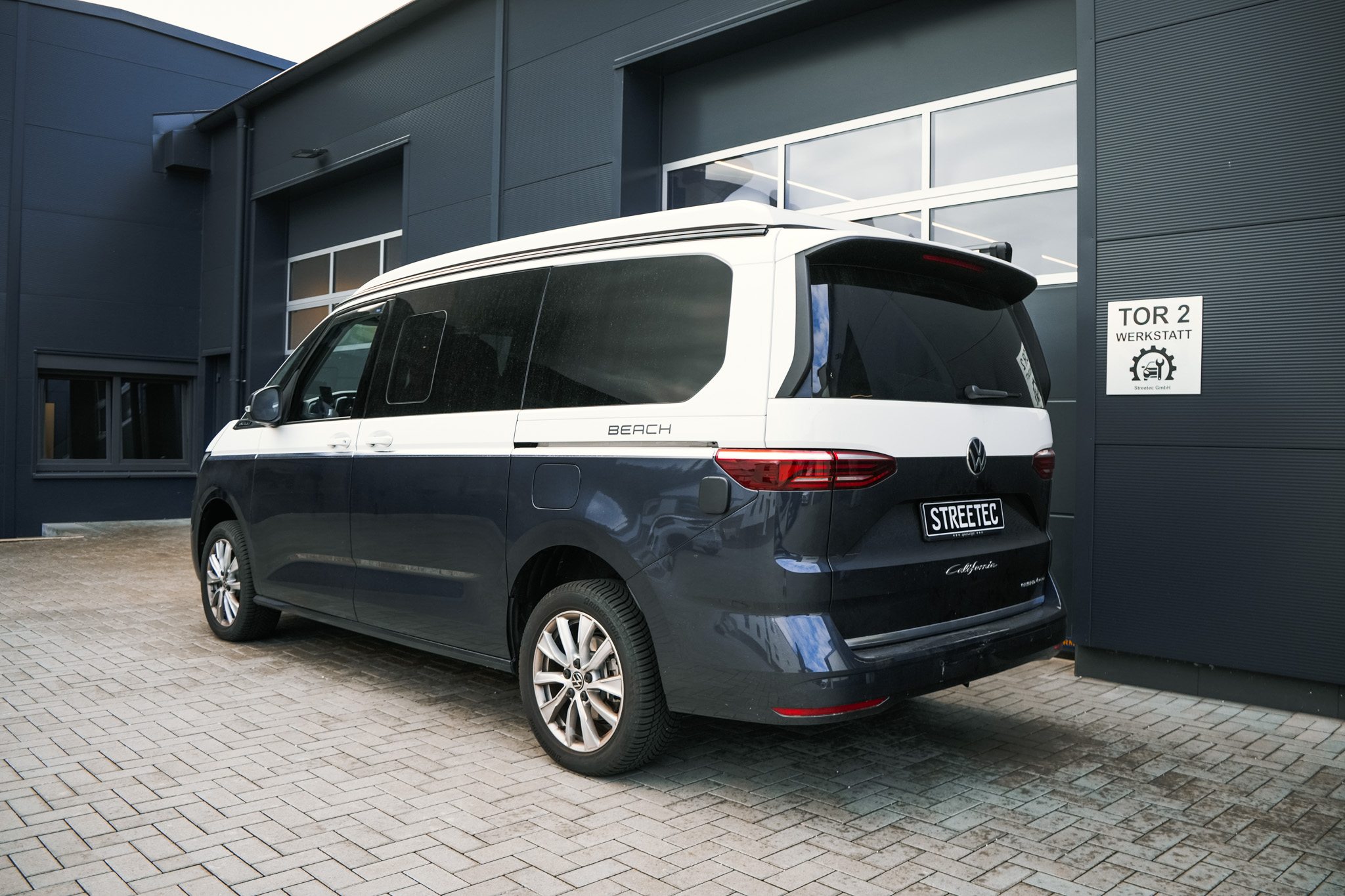 VW T7 Multivan/California Ocean 4motion eHybrid white/blue - Projekt Bild