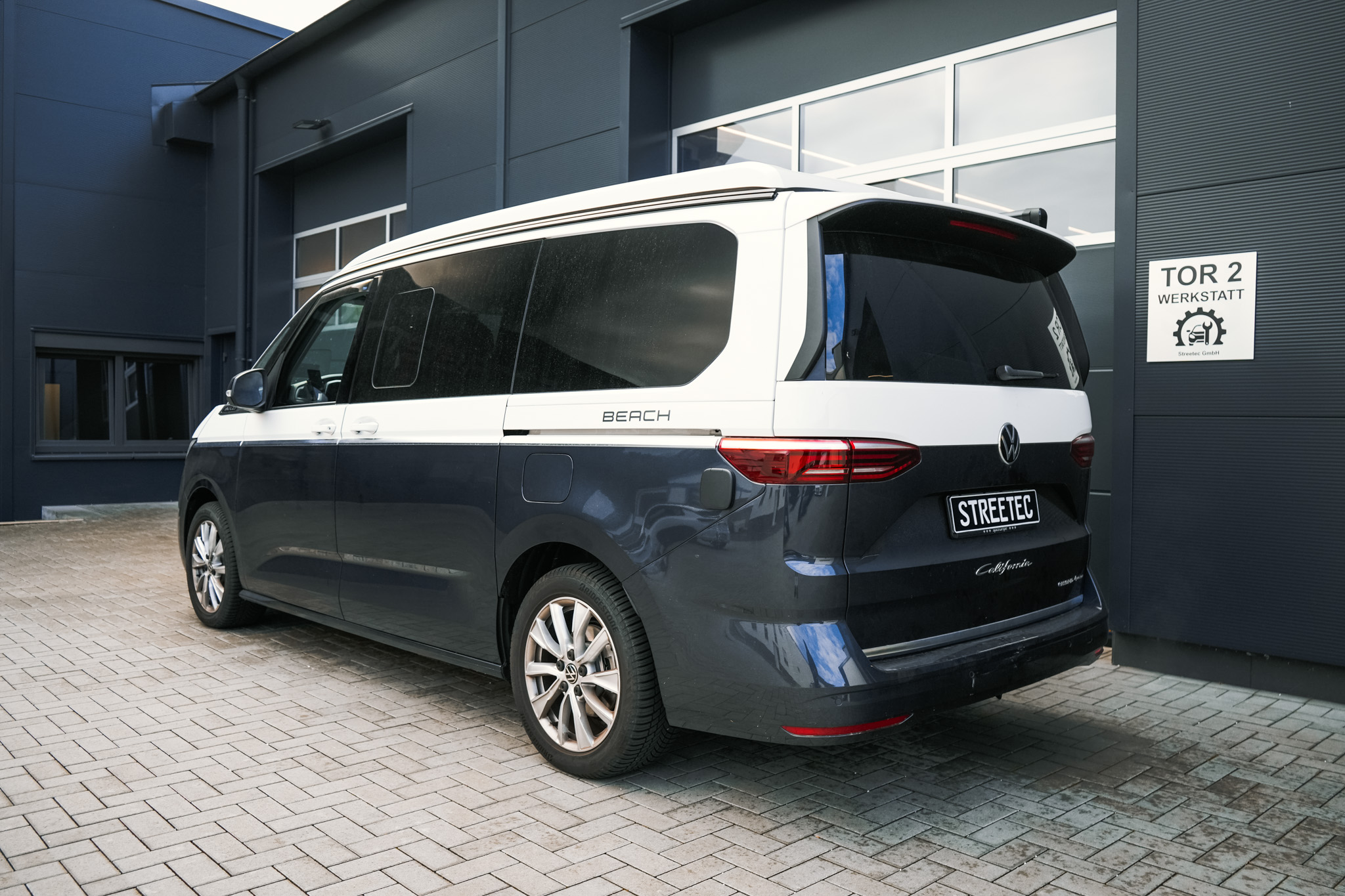 VW T7 Multivan/California Ocean 4motion eHybrid white/blue - Projekt Bild