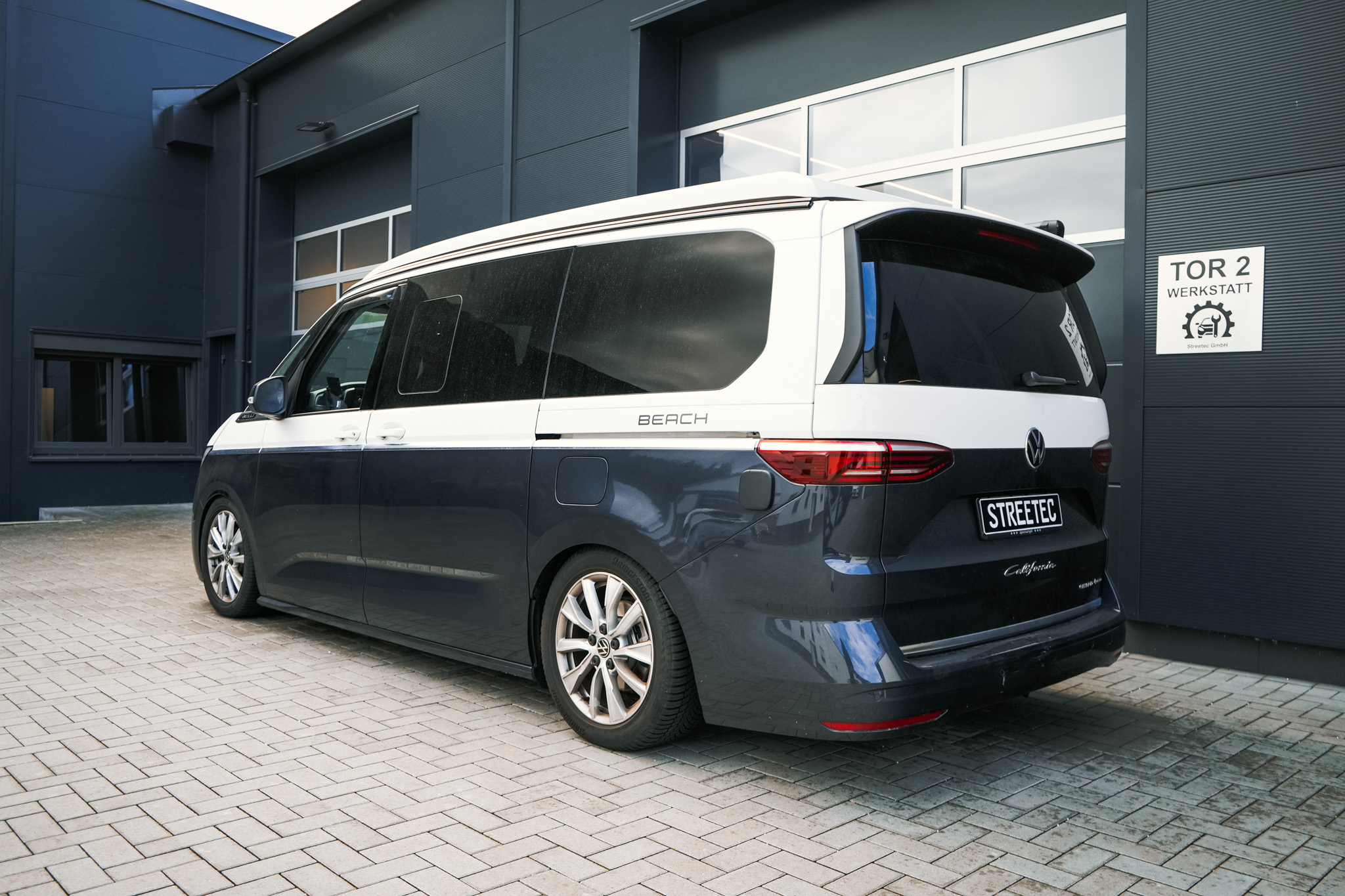 VW T7 Multivan/California Ocean 4motion eHybrid white/blue - Projekt Bild
