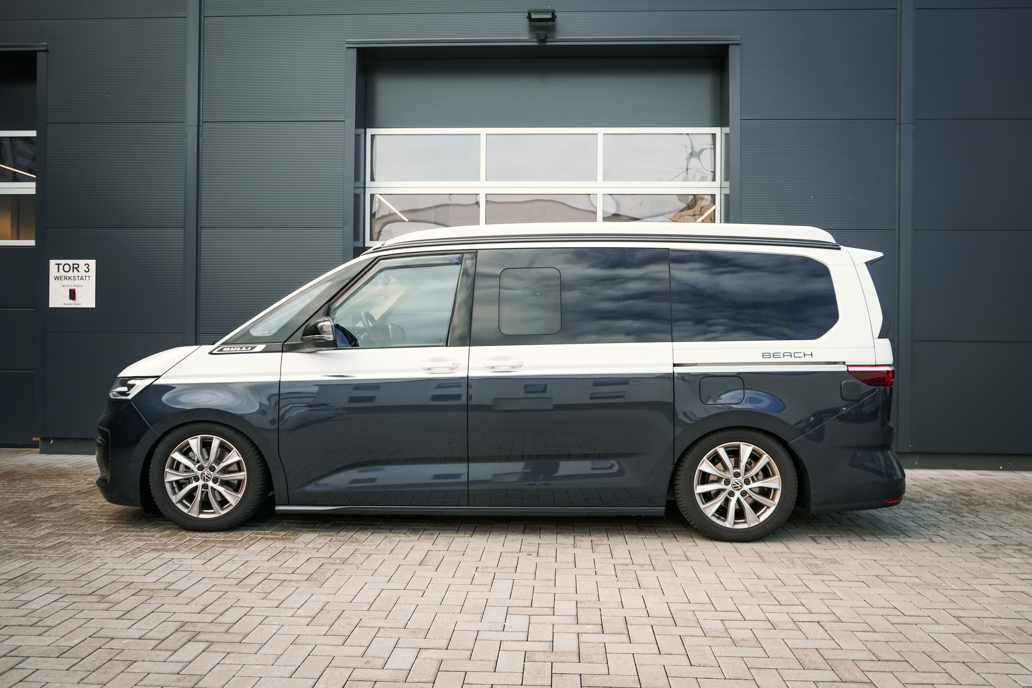 VW T7 Multivan/California Ocean 4motion eHybrid white/blue - Projekt Bild