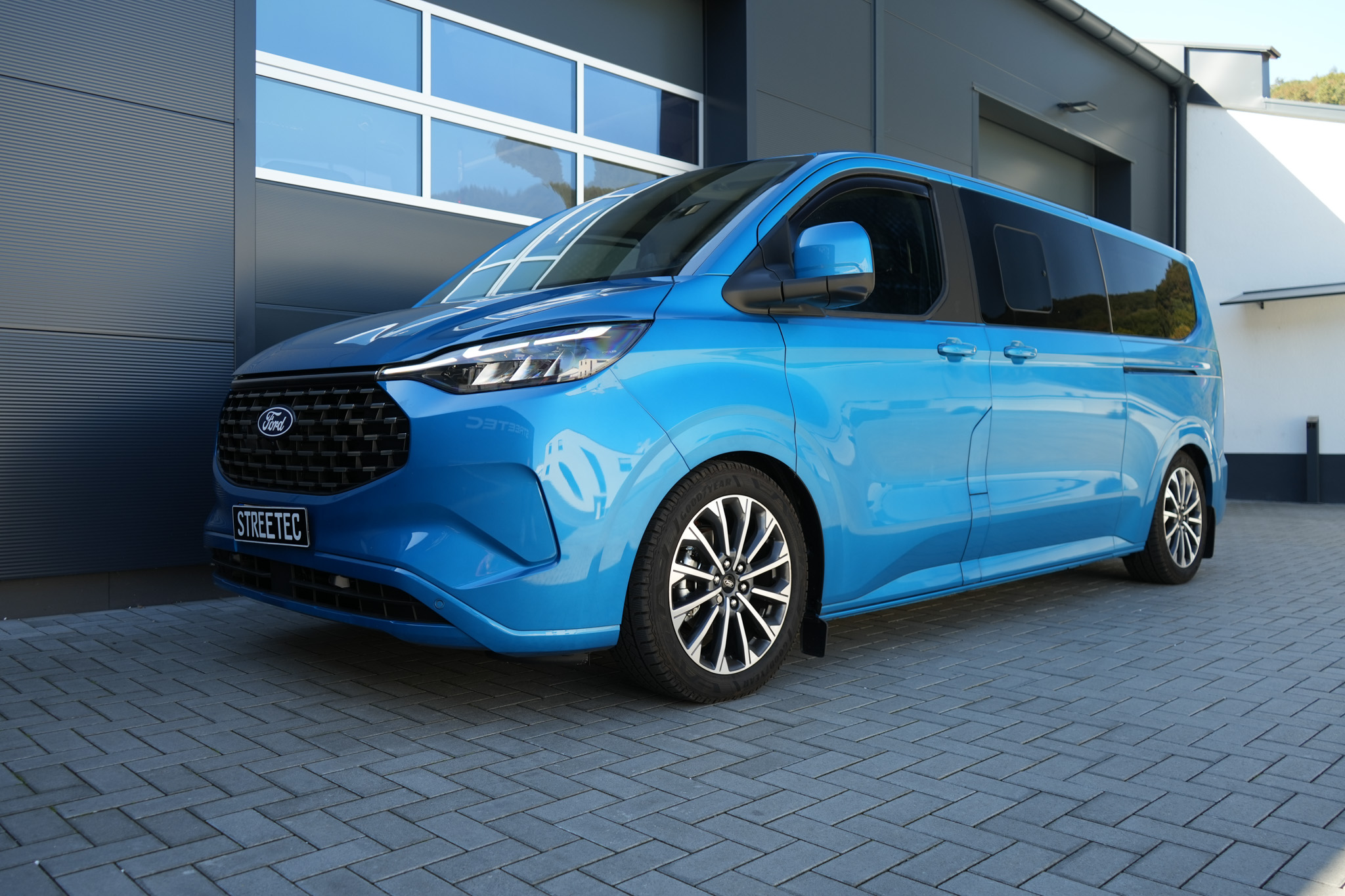 Ford Transit V710 Tourneo 19" blue - Projekt Bild