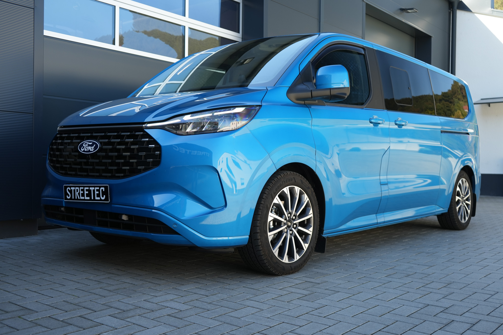 Ford Transit V710 Tourneo 19" blue - Projekt Bild