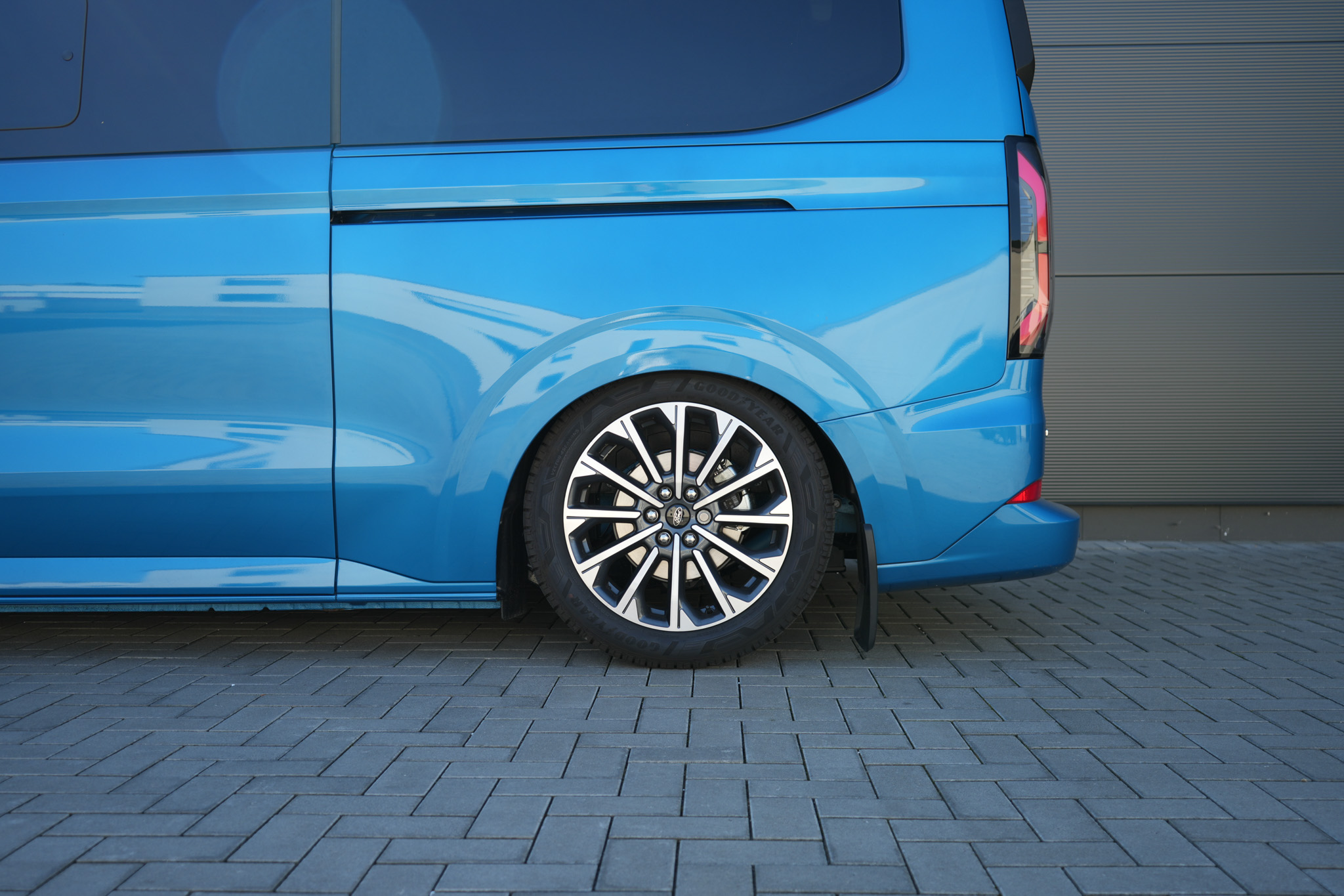 Ford Transit V710 Tourneo 19" blue - Projekt Bild