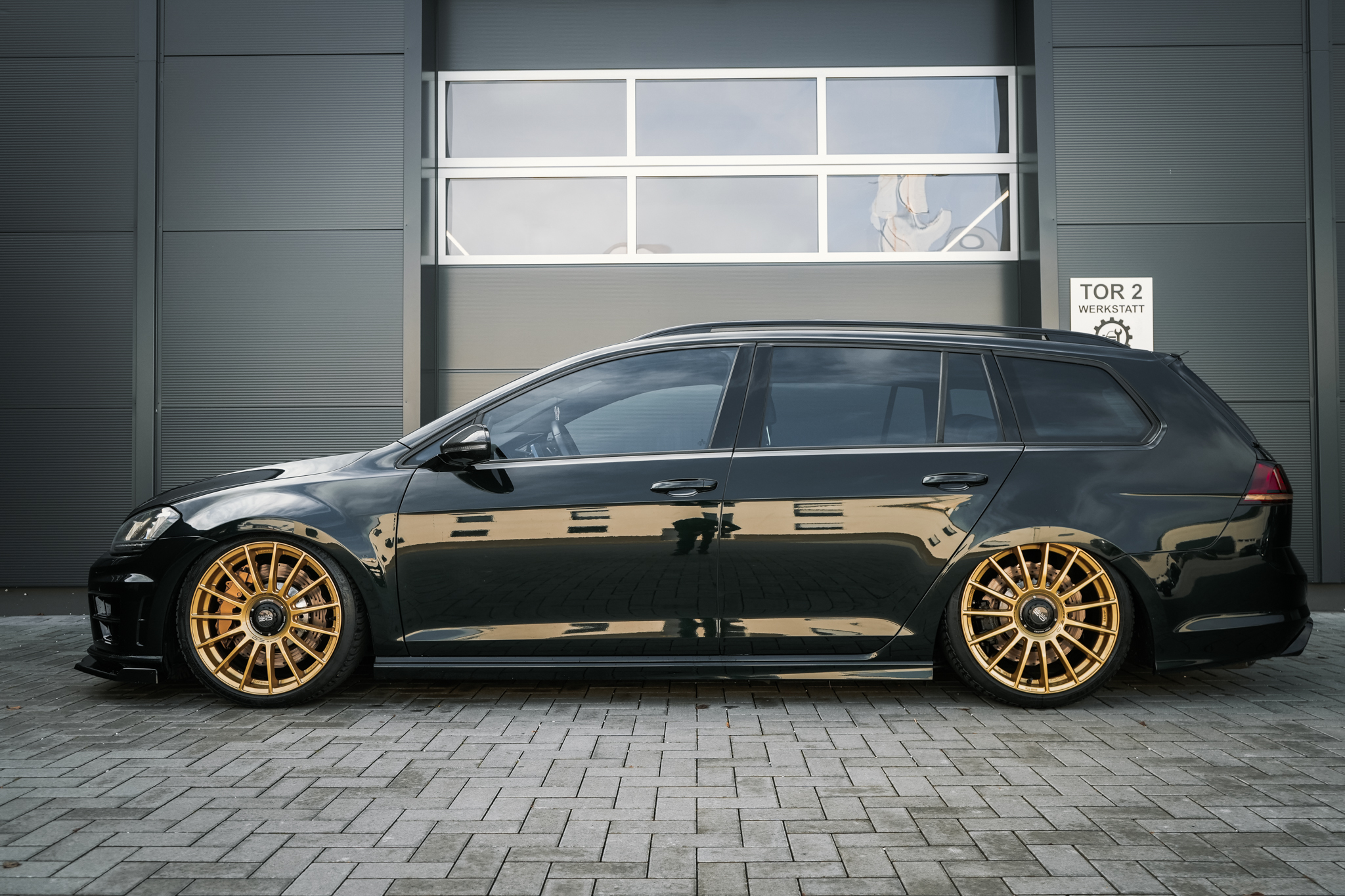 VW Golf 7 R Variant 'Bentley-green' Projekt