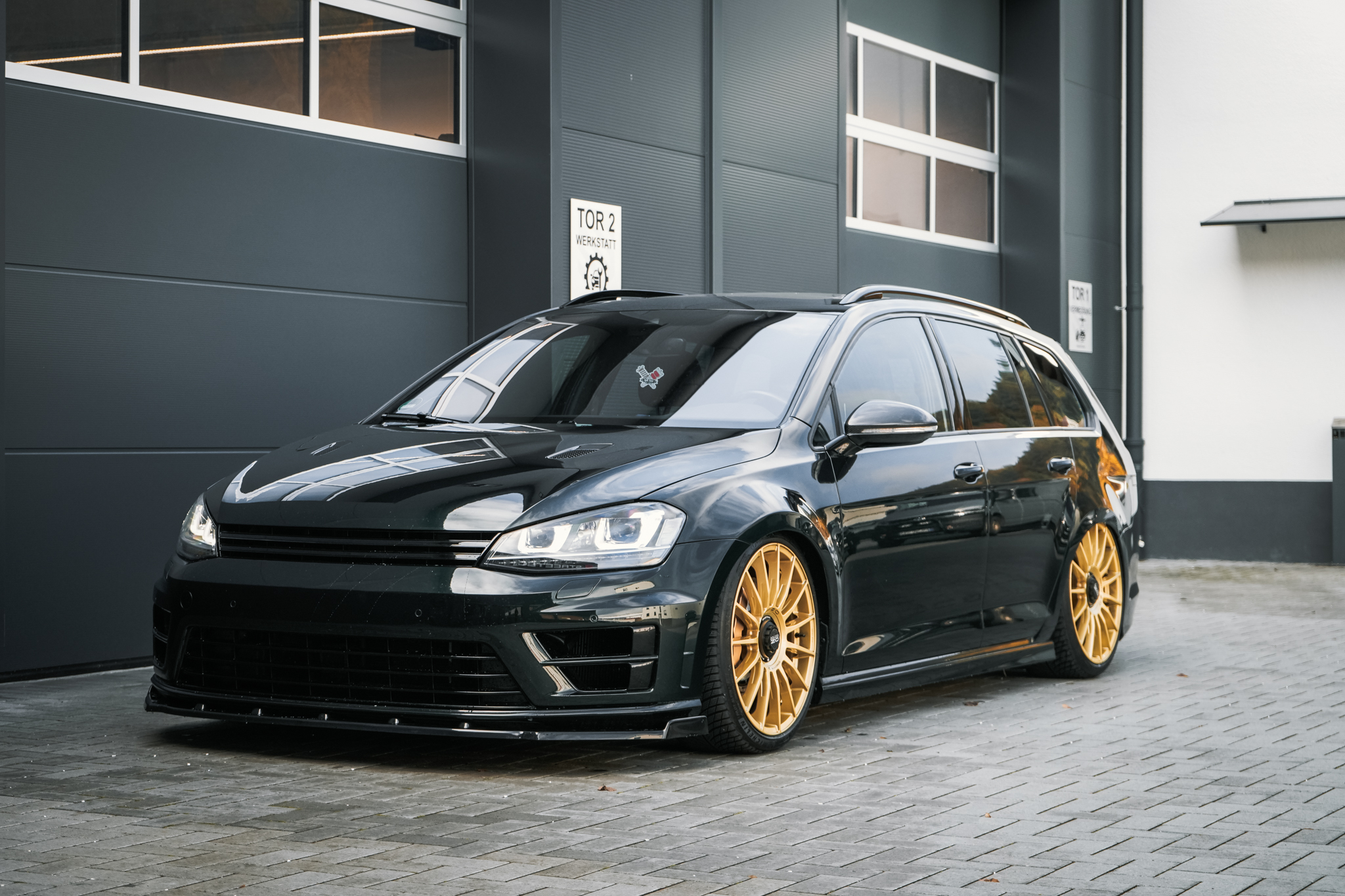 VW Golf 7 R Variant 'Bentley-green' - Projekt Bild