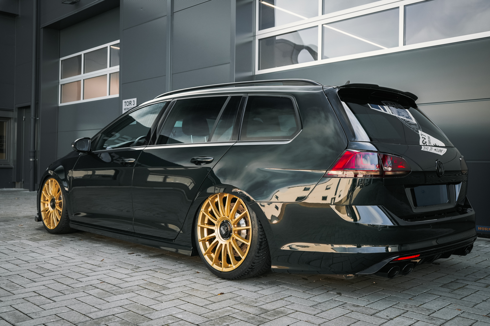 VW Golf 7 R Variant 'Bentley-green' - Projekt Bild