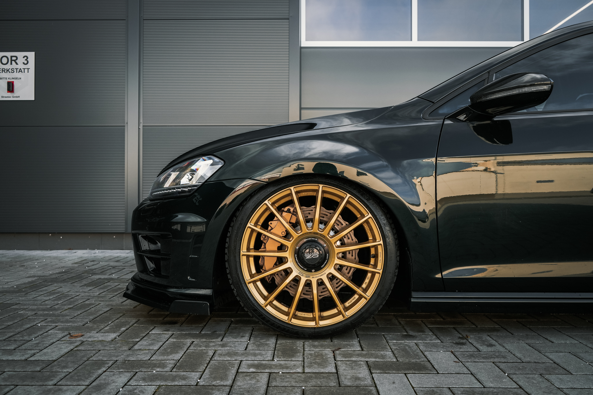 VW Golf 7 R Variant 'Bentley-green' - Projekt Bild